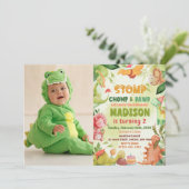 Stomp Chomp en Roar Greenery Dinosaurus Verjaardag Kaart (Staand voorkant)