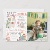 Stomp, Chomp & Roar Dinosaurussen Verjaardagsfoto Kaart (Voorkant)