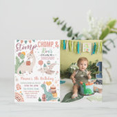 Stomp, Chomp & Roar Dinosaurussen Verjaardagsfoto Kaart (Staand voorkant)