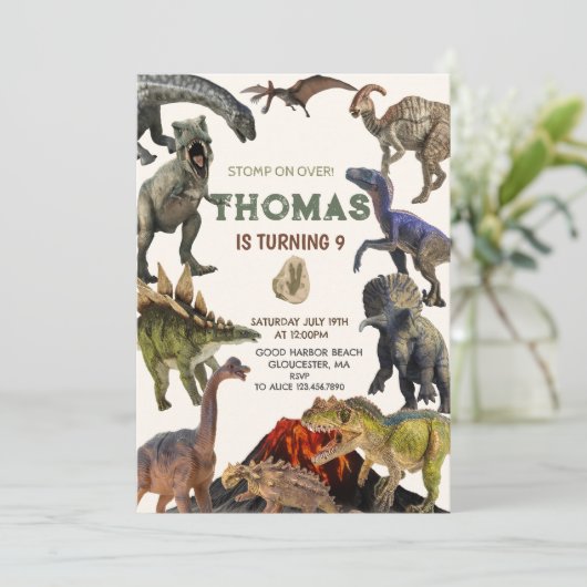 Stomp op Dino verjaardagsfeestje uitnodiging (Staand voorkant)