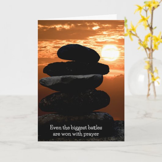 Stone Cairn op Sunset Kaart (Gele Bloem)