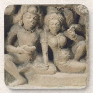 Stone carving of lovers die van een dansvoorstelli bier onderzetter