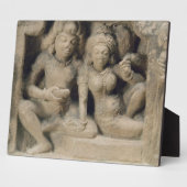 Stone carving of lovers die van een dansvoorstelli fotoplaat (Zijkant)