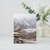 Stone Marker Pile in Snowy Himalayan Mountains Briefkaart (Staand voorkant)