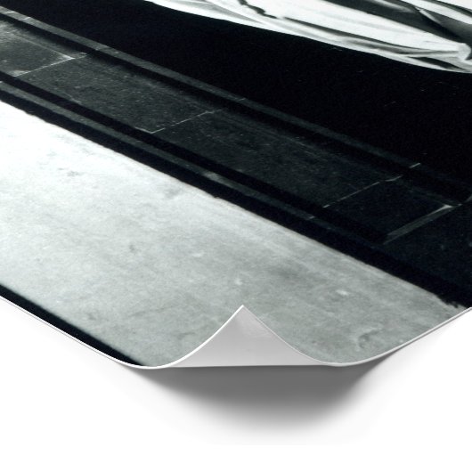 Stone sculpture of John Donne in zijn mantel Poster (Hoek)