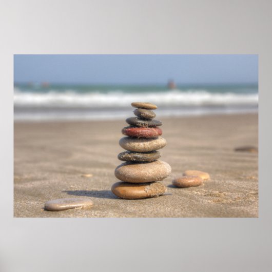Stone toren op strand poster (Voorkant)