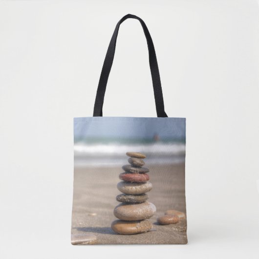 Stone toren op strand tote bag (Voorkant)