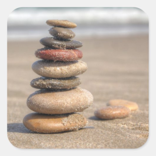 Stone toren op strand vierkante sticker (Voorkant)
