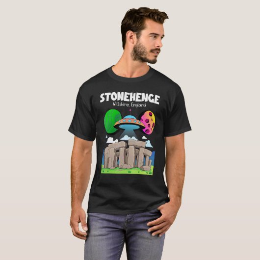 Stonehenge England Souvenir Flying Saucer in Spanj T-shirt (Voorkant volledig)