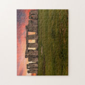 Stonehenge in Engeland tijdens kleurrijke zonsonde Legpuzzel (Verticaal)