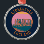 Stonehenge retro verontruste cirkel metalen ornament<br><div class="desc">Vectorillustraties met één hengel. Het bestaat uit een buitenring van verticale sarsen staande stenen,  elk rond 13 voet hoog,  7 voet breed,  met een gewicht van ongeveer 25 ton,  afgetopt door het verbinden van horizontale lintstenen.</div>