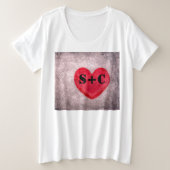 Stonewasachtige hartmonogram personaliseren grote maat t-shirt (Design voorkant)