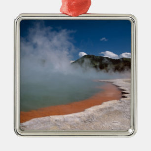 Stoom die opstijgt uit Champagne Pool bij WAI-O-TA Metalen Ornament
