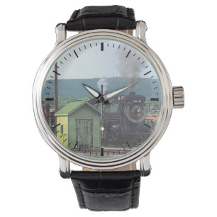 Stoomlocomotief komt treinwerf binnen horloge