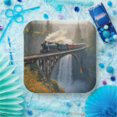 stoomlocomotief op een schraag papieren bordje (Feest)