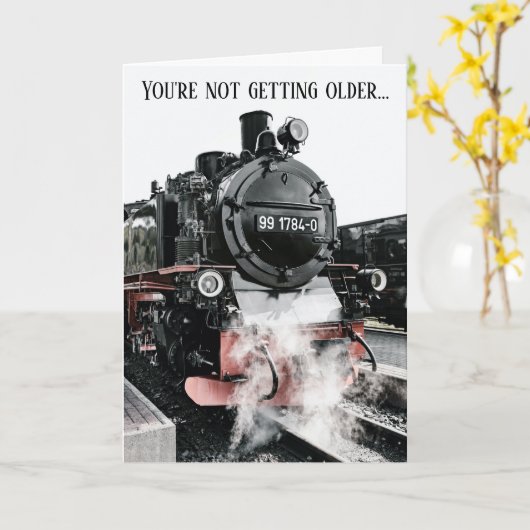 Stoomlocomotief wordt ouder Leuke verjaardag Kaart (Gele Bloem)