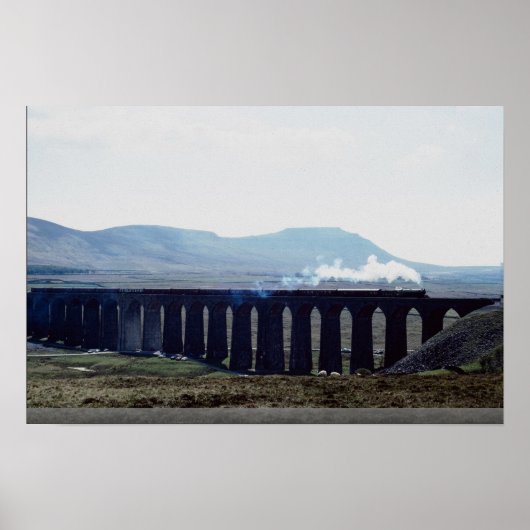 Stoomtrein "Green Arrow" op Ribblehead Viaduct, E Poster (Voorkant)