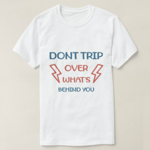 Stoot je niet over wat achter je ligt Funny Motiva T-shirt