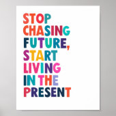 Stop Chasing the Future - Omarm het Cadeau Mome Poster (Voorkant)