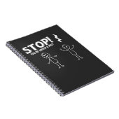 STOP DAT JE ONDER EEN REST STAAT - grappige Music  Notitieboek (Rechterzijde)