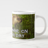 Stop de oorlog op de mok van de grondhog (Rechts)