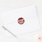 Stop dierenmishandeling ronde sticker (Envelop)