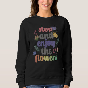 Stop en geniet van de bloemen trui