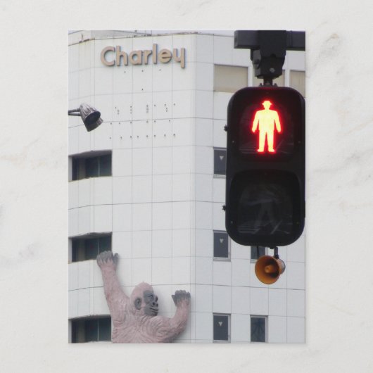 STOP Er zit een gorilla op de muur. Briefkaart (Voorkant)