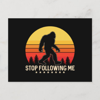Stop Following Me | Bigfoot Retro Design Briefkaart