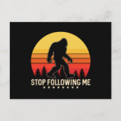 Stop Following Me | Bigfoot Retro Design Briefkaart (Voorkant)