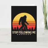 Stop Following Me | Bigfoot Retro Design Kaart (Voorkant)