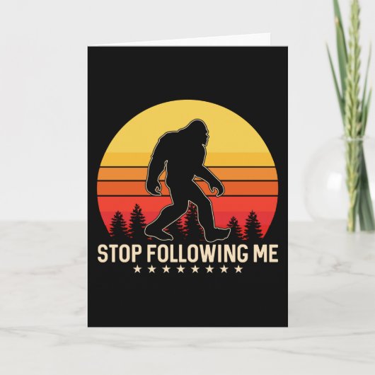Stop Following Me | Bigfoot Retro Design Kaart (Voorkant)