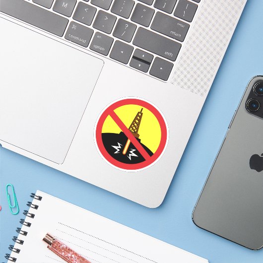 Stop Fracking Sticker (Laptop met iPhone)