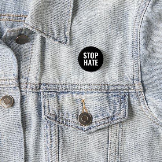 Stop Hate, zwarte witte pin Button (In situ)