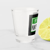 Stop het groene handelsteken van Fur Shot Glas (Links)