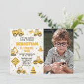 Stop het verkeer! Uitnodiging voor bouwverjaardag (Staand voorkant)