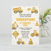 Stop het verkeer! Uitnodiging voor bouwverjaardag (Staand voorkant)