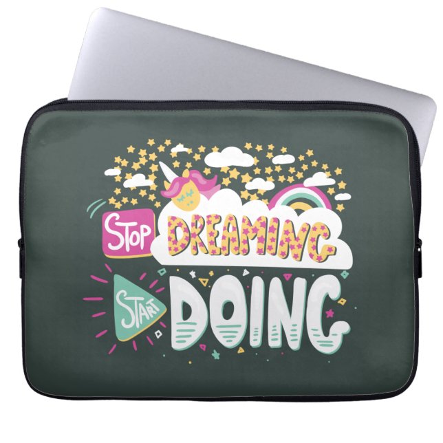 Stop met dromen, begin met bosgroen laptop sleeve (Voorkant)