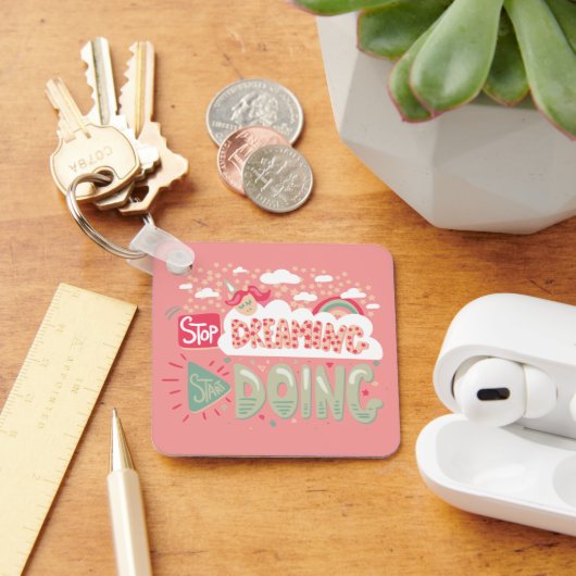 Stop met dromen, begin met het doen van licht zalm sleutelhanger (Bureau)