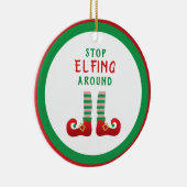 Stop met Elfing rond het grappige kerstGezegde Keramisch Ornament (Rechts)