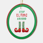 Stop met Elfing rond het grappige kerstGezegde Keramisch Ornament (Links)