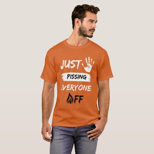 Stop met iedereen te pissen t-shirt (Voorkant volledig)