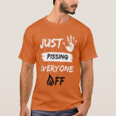 Stop met iedereen te pissen t-shirt (Voorkant)