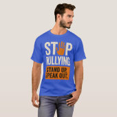 STOP MET PESTEN - STA OP. SPREEK JE UIT. T-SHIRT (Voorkant volledig)