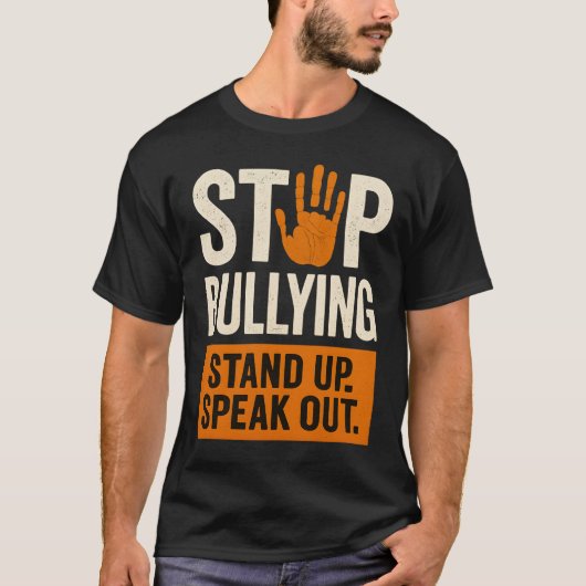 STOP MET PESTEN - STA OP. SPREEK JE UIT. T-SHIRT (Voorkant)