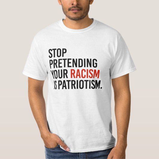 Stop met te doen alsof je racisme patriottisme is t-shirt (Voorkant)