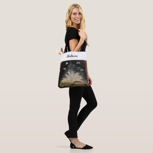 "Stop niet met geloven." All-Over-Print Canvas tas (Op model)