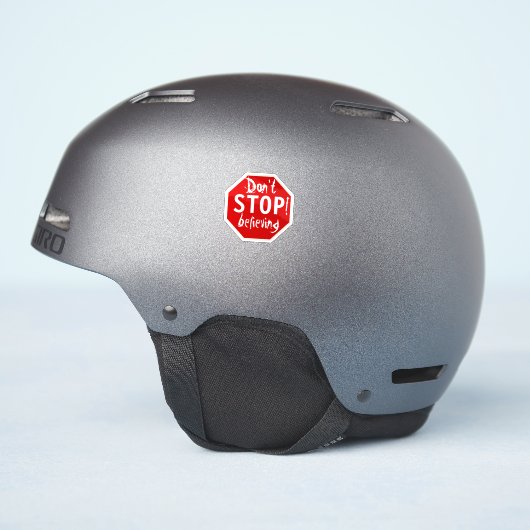STOP niet met geloven Sticker (Helm Zijkant)