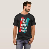 Stop niet tot je er trots op bent t-shirt (Voorkant volledig)