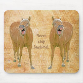 Stop nooit met lachen! Funny horse schilder Muismat